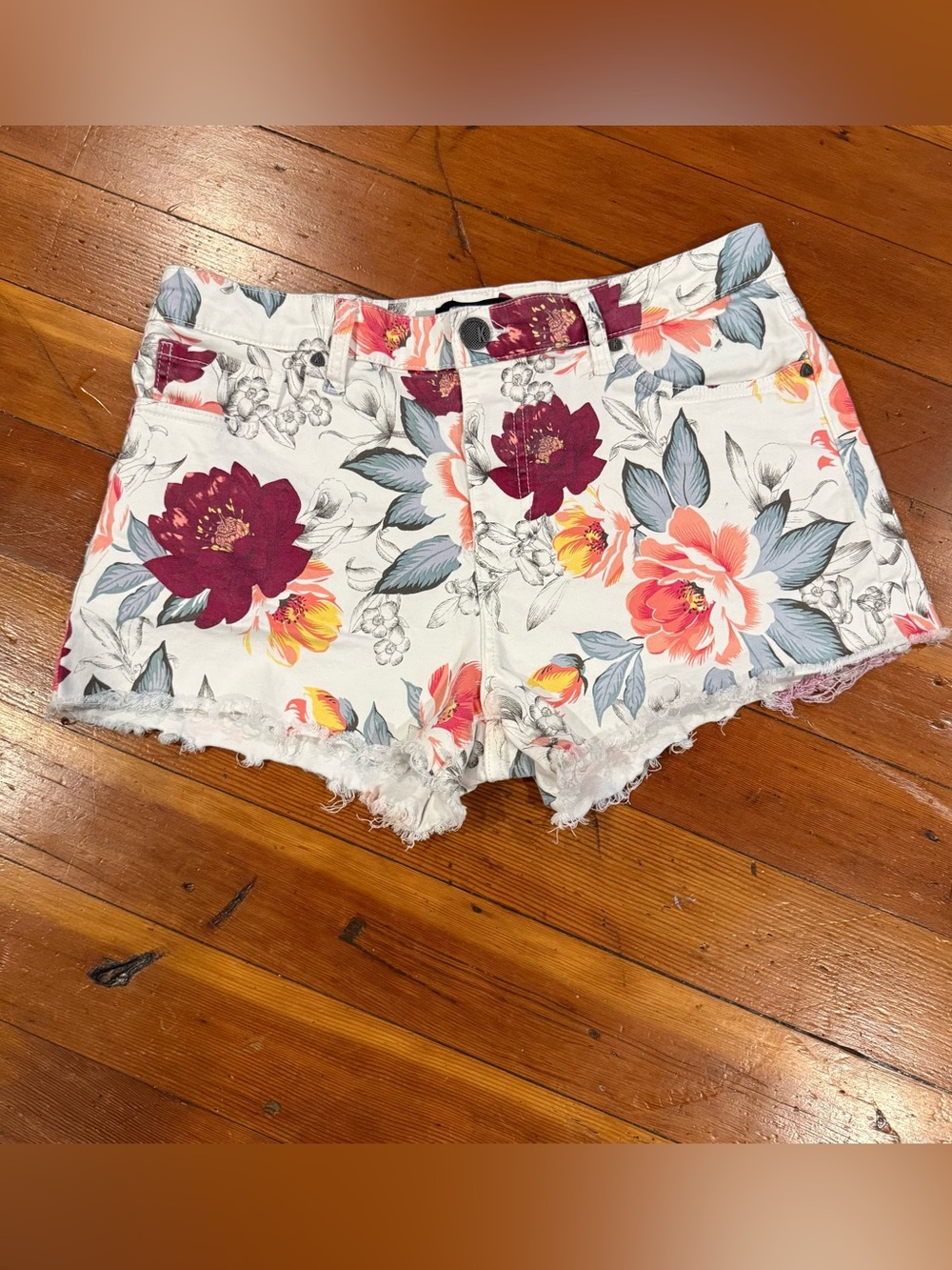 Kut from the Kloth White Floral Frayed-Hem Denim Shorts